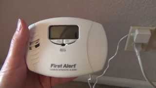 First Alert CO615 Carbon Monoxide Alarm PlugIn with Battery Review [upl. by Tdnarb513]