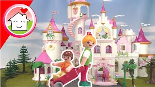 Playmobil Familie Hauser  Urlaub im Schlosshotel mit Rapunzel Spiel [upl. by Nosmirc]